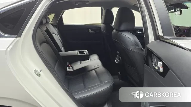 Kia The New K3 2nd generation 2021 Белый из Кореи, фото 3