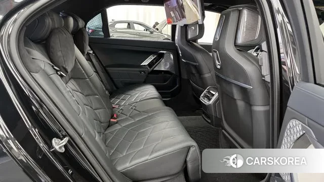 BMW i7 (G70) 2023 Черный из Кореи, фото 3