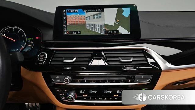 BMW 5 Series (G30) 2018 Белый из Кореи, фото 3