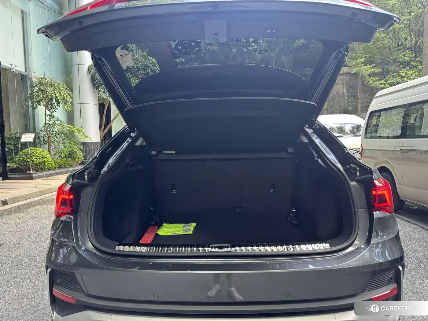 Audi Q3 Sportback 2022 Silver/gray из Китая, фото 3