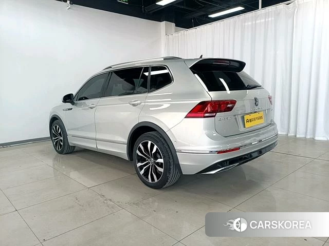 Volkswagen Tiguan L 2021 Серебристо-серый из Китая, фото 3