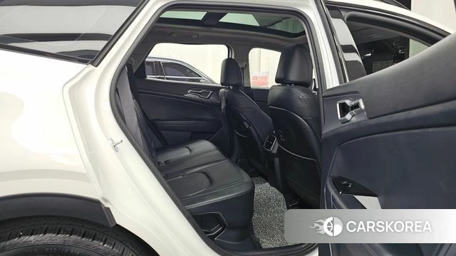 Kia Sportage 5th Generation Hybrid 2023 Белый из Кореи, фото 3