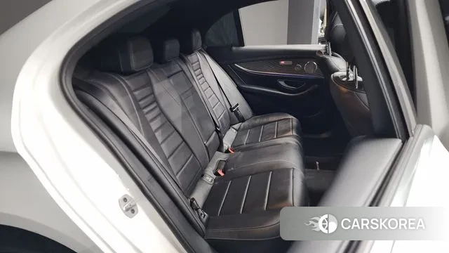 Mercedes-Benz E-Class W213 2022 Белый из Кореи, фото 3