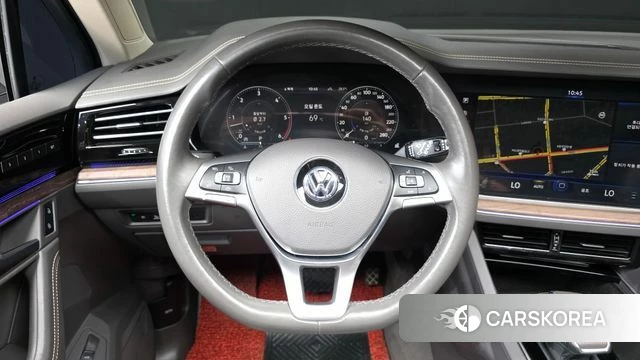 Volkswagen Touareg 3rd generation 2020 Белый из Кореи, фото 3