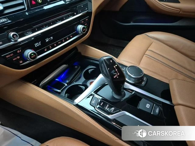 BMW 5 Series (G30) 2018 Светло-серебряный цвет из Кореи, фото 3