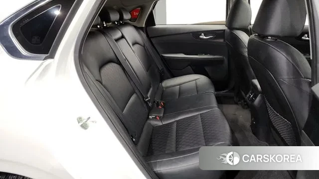 Kia The New K3 2nd generation 2022 Белый из Кореи, фото 3