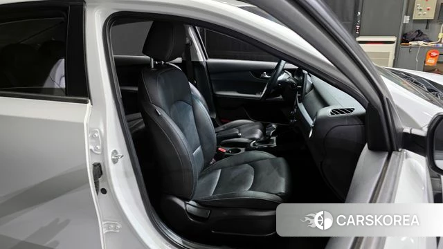 Kia The New K3 2nd generation 2023 Белый из Кореи, фото 3