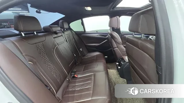 BMW 5 Series (G30) 2019 Белый из Кореи, фото 3