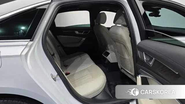 Audi A6 (C8) 2023 Белый из Кореи, фото 3