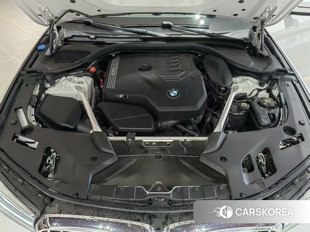 BMW 5 series 2023 Белый из Китая, фото 3