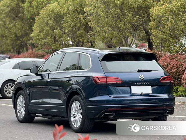 Volkswagen Touareg 2023 Синий из Китая, фото 3