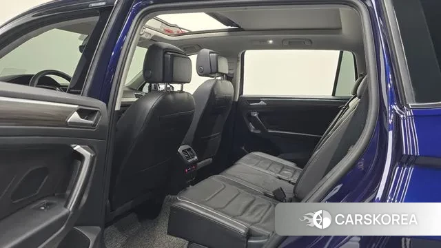 Volkswagen Tiguan Allspace 2023 Синий из Кореи, фото 3