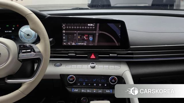 Hyundai Avante Hybrid (CN7) 2021 Серебристо-серый из Кореи, фото 3