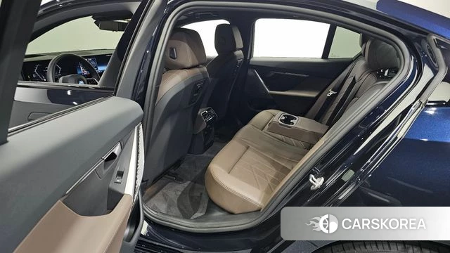 BMW 5 Series (G60) 2024 Черный из Кореи, фото 3