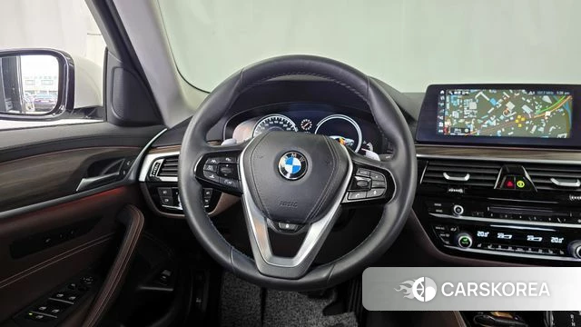 BMW 5 Series (G30) 2018 Белый из Кореи, фото 3