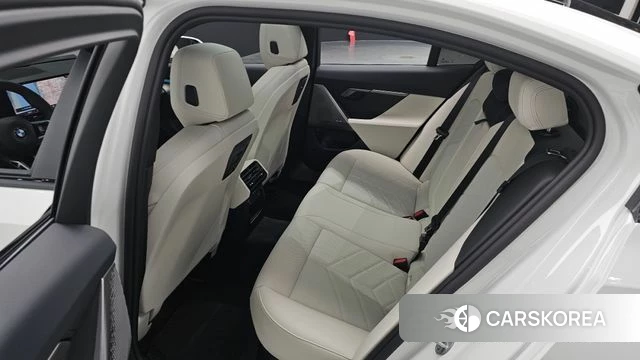 BMW 5 Series (G60) 2025 Белый из Кореи, фото 3