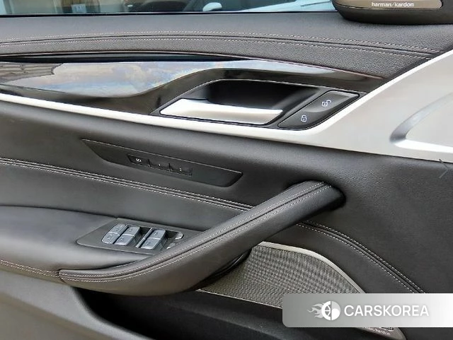 BMW 5 Series (G30) 2023 Белый из Кореи, фото 3