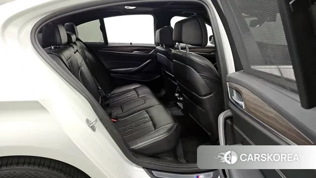 BMW 5 Series (G30) 2018 Белый из Кореи, фото 3