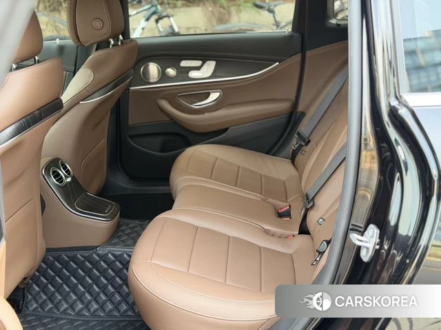 Mercedes-Benz E-class 2024 Черный из Китая, фото 3