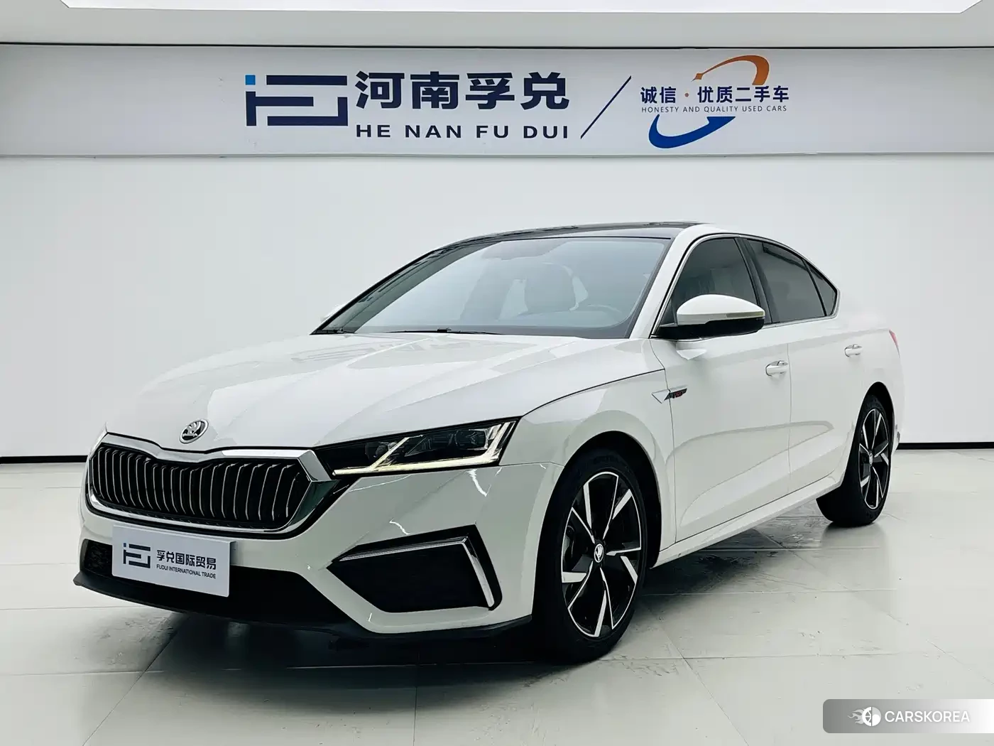 Skoda Octavia 2023 Белый из Китая, фото 3