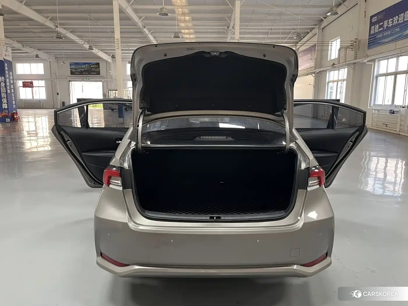Toyota Corolla 2023 Silver/gray из Китая, фото 3
