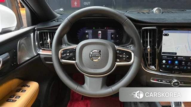 Volvo V60 Cross-Country 2nd Generation 2024 Белый из Кореи, фото 3