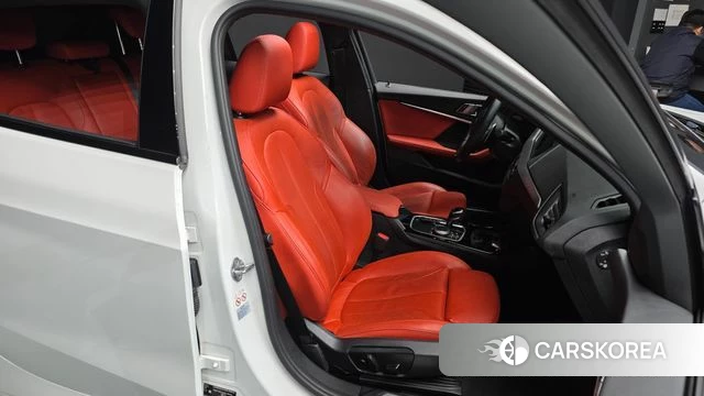 BMW 1 Series (F40) 2021 Белый из Кореи, фото 3