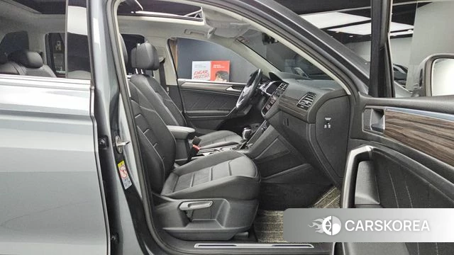 Volkswagen Tiguan Allspace 2022 Серый из Кореи, фото 3