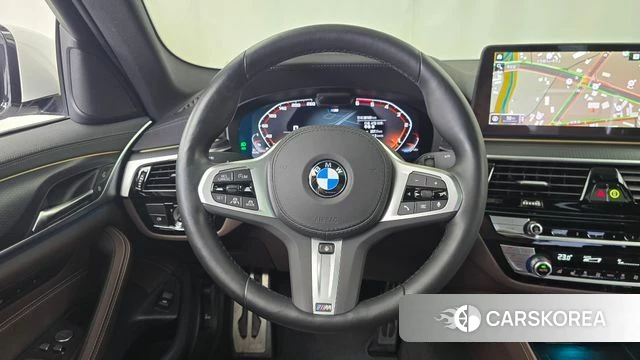 BMW 5 Series (G30) 2023 Белый из Кореи, фото 3