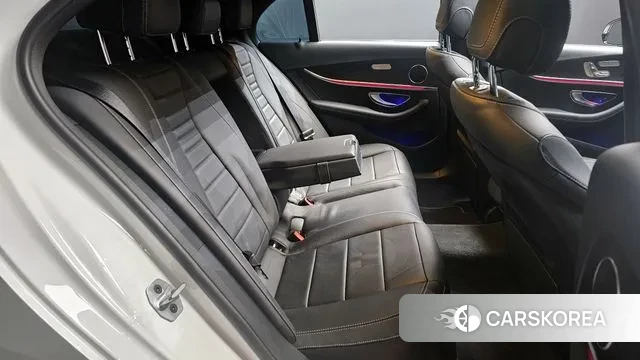 Mercedes-Benz E-Class W213 2022 Белый из Кореи, фото 3