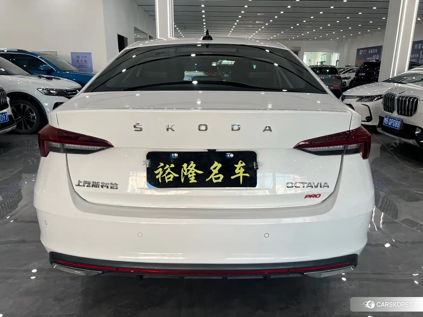 Skoda Octavia 2022 Белый из Китая, фото 3