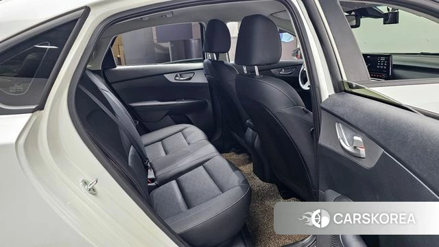 Kia The New K3 2nd generation 2021 Белый из Кореи, фото 3