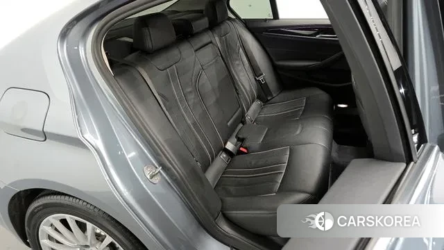 BMW 5 Series (G30) 2019 Серебристо-серый из Кореи, фото 3