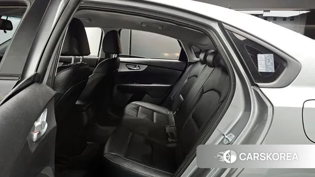 Kia The New K3 2nd generation 2022 Серебряный из Кореи, фото 3