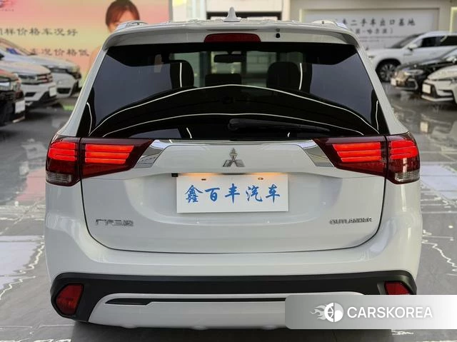 Mitsubishi  Outlander 2021 Белый из Китая, фото 3