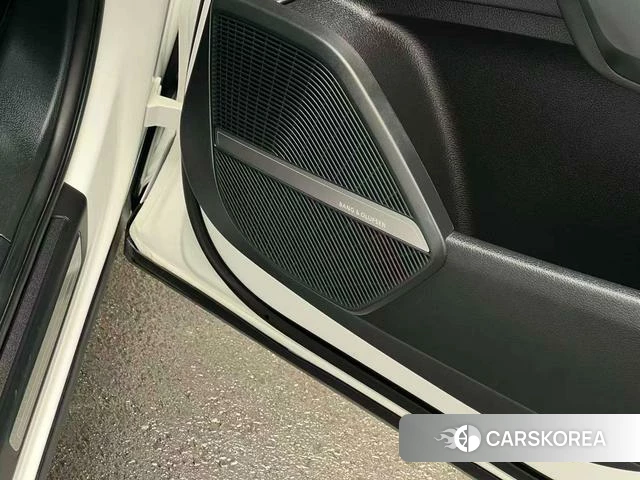 Audi Q5L Sportback 2022 Белый из Китая, фото 3