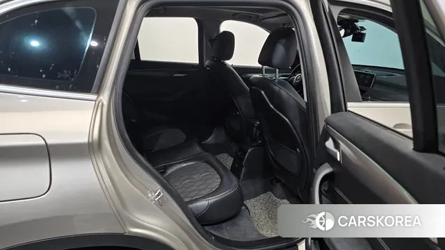 BMW X1 (F48) 2021 Песочный из Кореи, фото 3