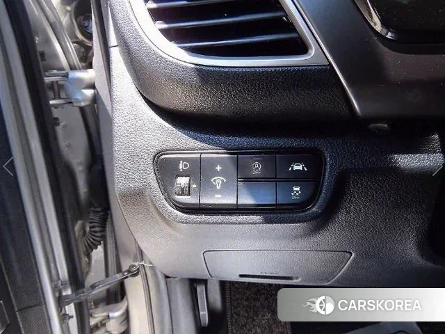 Kia Seltos 2021 Серебристо-серый из Кореи, фото 3