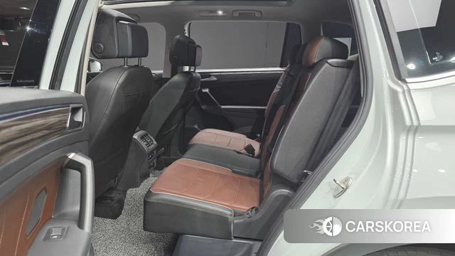 Volkswagen Tiguan Allspace 2023 Белый из Кореи, фото 3
