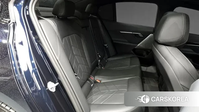 BMW 5 Series (G60) 2024 Черный из Кореи, фото 3