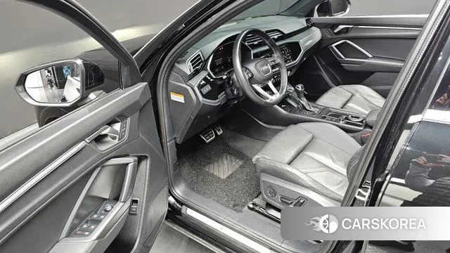 Audi Q3 (F3) 2023 Черный из Кореи, фото 3