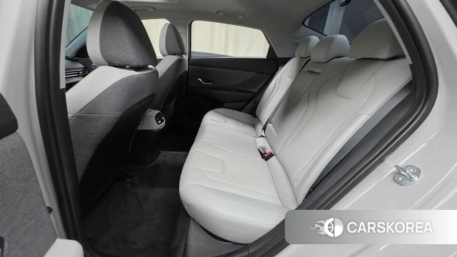 Hyundai Avante (CN7) 2023 Серебристо-серый из Кореи, фото 3