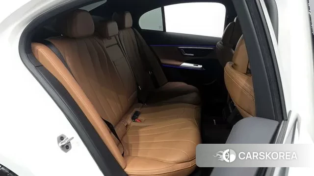 Mercedes-Benz E-Class W214 2025 Белый из Кореи, фото 3