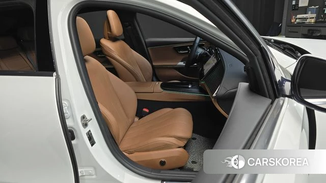 Mercedes-Benz E-Class W214 2024 Белый из Кореи, фото 3