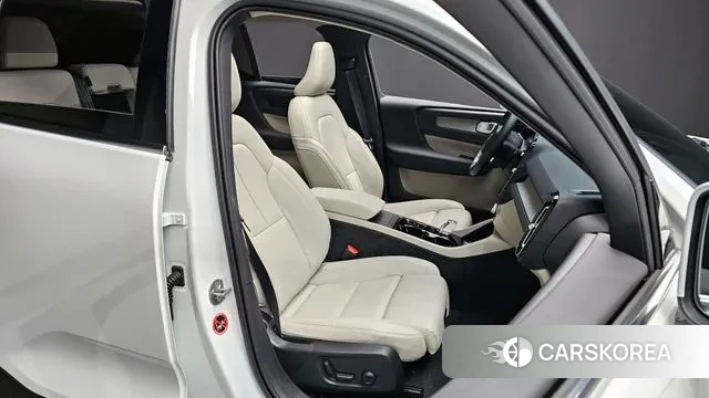 Volvo XC40 2025 Белый из Кореи, фото 3