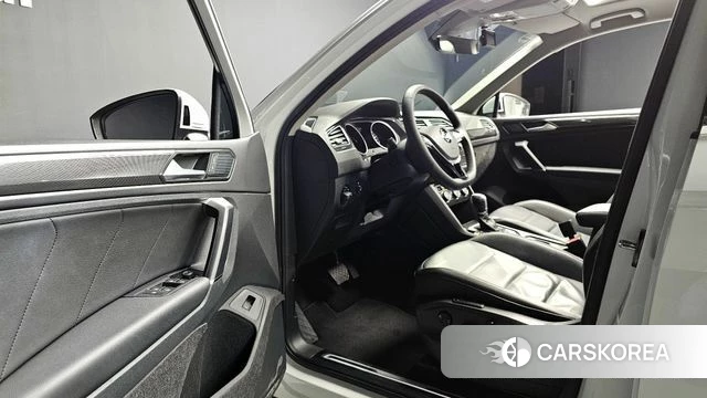 Volkswagen Tiguan second Generation 2018 Белый из Кореи, фото 3