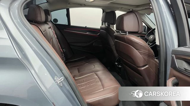 BMW 5 Series (G30) 2023 Серебристо-серый из Кореи, фото 3