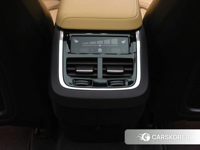 Volvo XC60 second Generation 2024 Серый из Кореи, фото 3