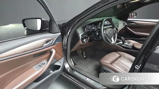 BMW 5 Series (G30) 2018 Серый из Кореи, фото 3