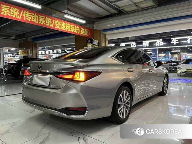 Lexus ES 2023 Серебристо-серый из Китая, фото 3